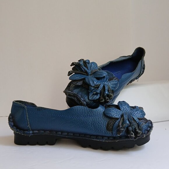 Vintage Handcrafted Blue Leather 3D Flower Slip-On Lug Sole Moccasins  Sz 7 - Picture 1 of 12